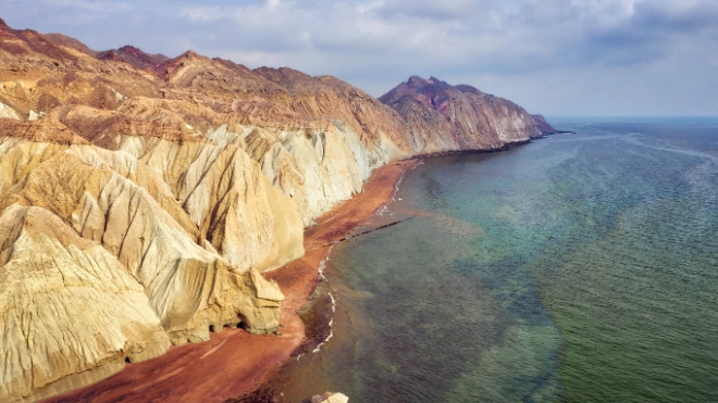 hormuz island in hormuz strait iran